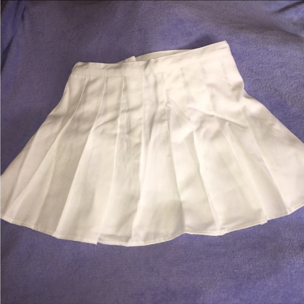 Elegant White Pleated Skirt